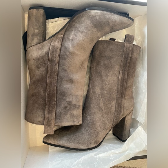 FiveSeventyFive Brown Suede boots - Picture 2 of 5